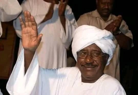 قيادات محلية مروي يطمئنون على الهرم الفني الاستاذ صديق احمد يازمان بالله اشهد قيادات محلية مروي يطمئنون على الهرم الفني الاستاذ صديق احمد يازمان بالله اشهد