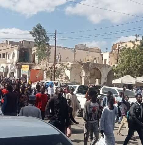 ( ترجع بس) …مواطنون يهتفون ويتظاهرون بسبب انقضاء فترة استبدال العملة ( ترجع بس) …مواطنون يهتفون ويتظاهرون بسبب انقضاء فترة استبدال العملة