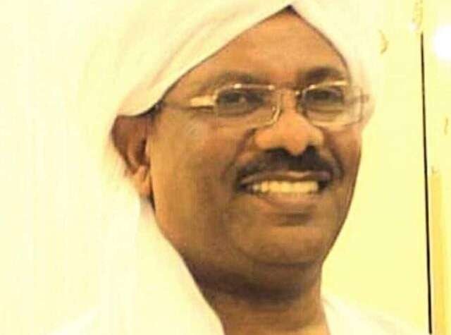 بـــين يـــدي الشاعر عــــبدالله محمـــد خــــير عادل عسوم بـــين يـــدي الشاعر عــــبدالله محمـــد خــــير عادل عسوم