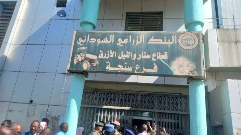 والى سنار يتوعد الخلايا النائمة وكل من يعيق مسيرة البناء والانتاج والى سنار يتوعد الخلايا النائمة وكل من يعيق مسيرة البناء والانتاج