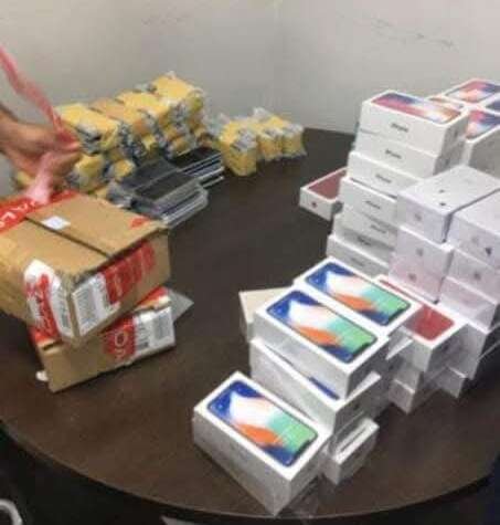 ضبط تهريب هواتف جوالة بميناء دقنة بالبحر الأحمر ضبط تهريب هواتف جوالة بميناء دقنة بالبحر الأحمر