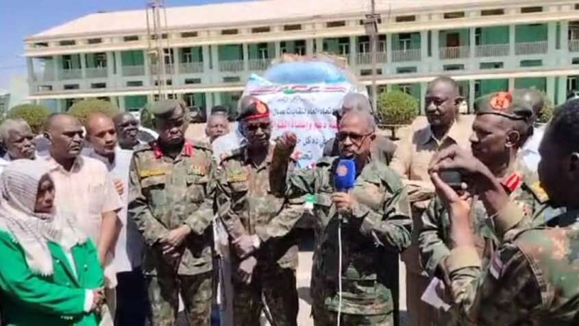 الاتحاد العام لنقابات عمال السودان يسير قافلة الكرامة لقيادة منطقة وادي سيدنا العسكرية الاتحاد العام لنقابات عمال السودان يسير قافلة الكرامة لقيادة منطقة وادي سيدنا العسكرية