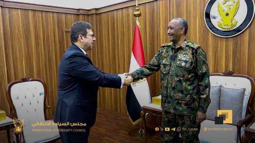 البرهان يتلقى رسالة من الرئيس السيسي البرهان يتلقى رسالة من الرئيس السيسي