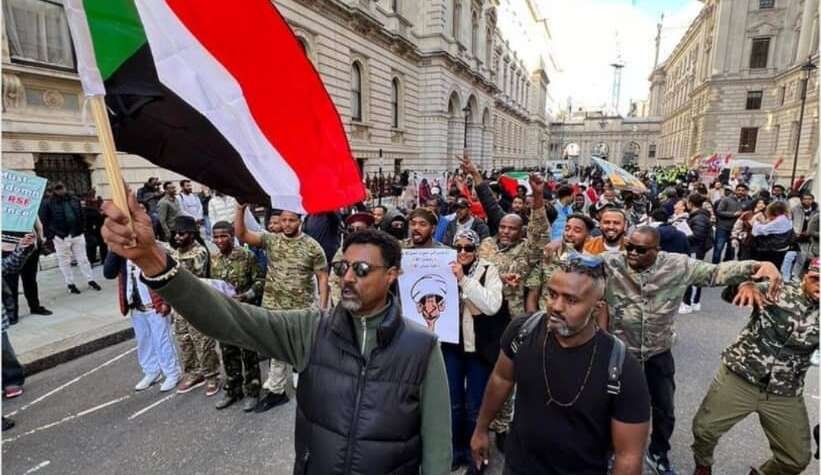 دعوة للمشاركة في تظاهرة الكرامة اليوم أمام مقر مؤتمر لندن (لانكستر هاوس) دعوة للمشاركة في تظاهرة الكرامة اليوم أمام مقر مؤتمر لندن (لانكستر هاوس)